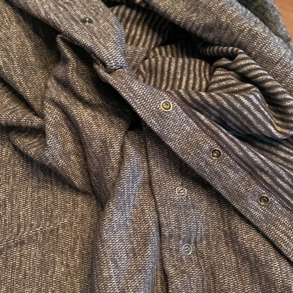 Customizable Snap Scarf Lululemon - Picture 3 of 4